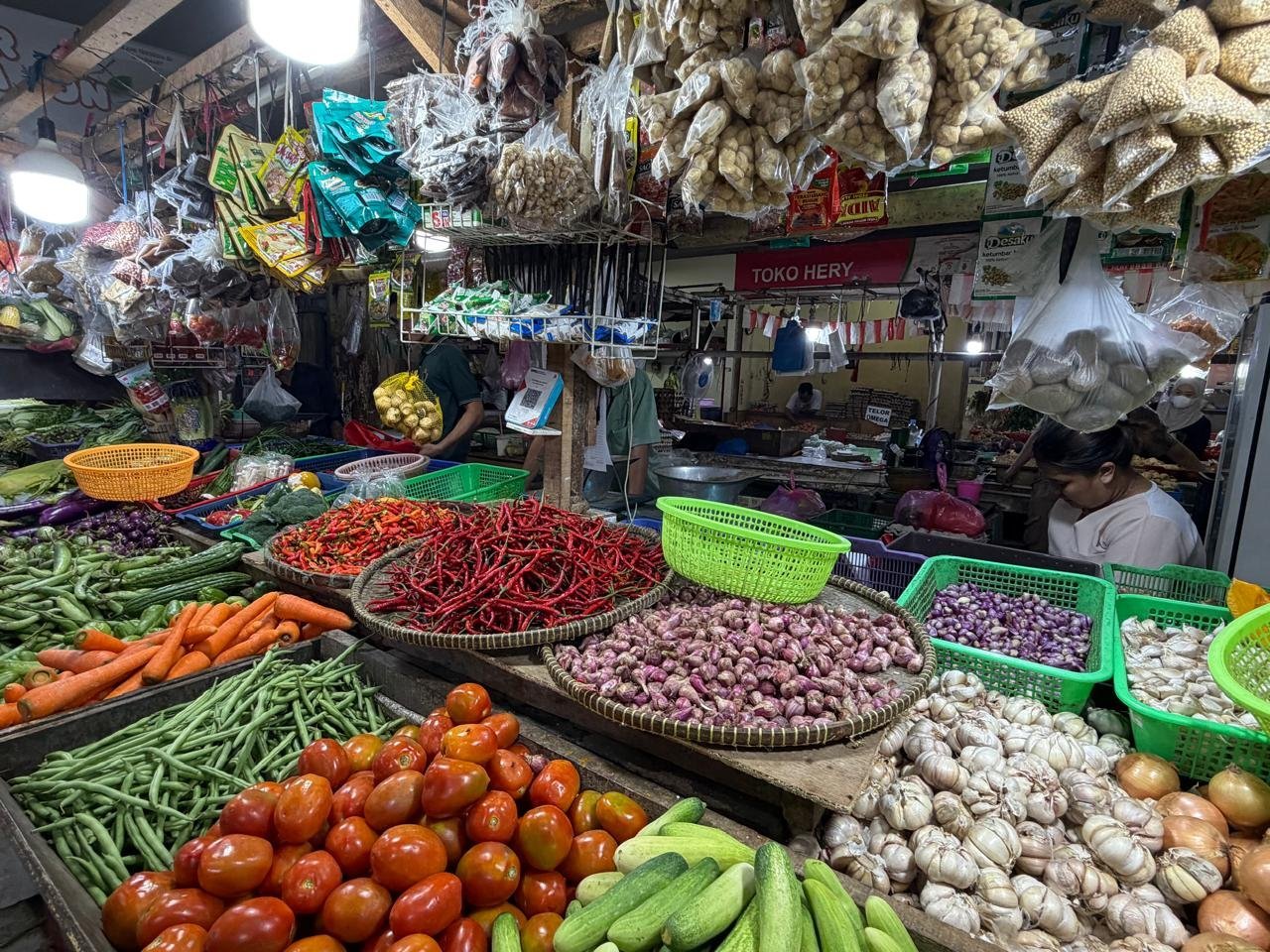 Shallots, chilies and greens at an Indonesian market — the start of a Yunic Dining menu