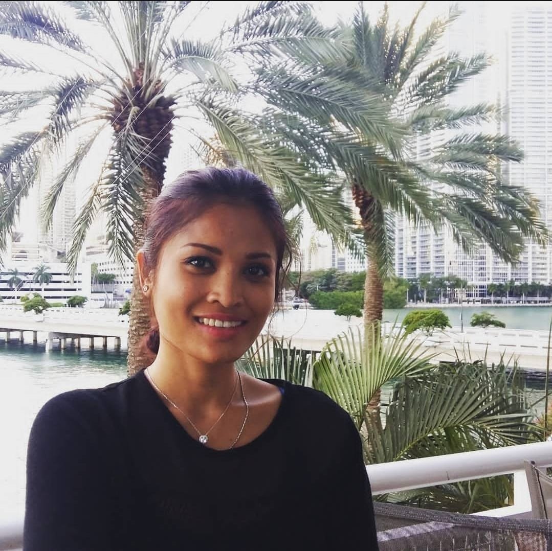Yuli, hosting under the palms